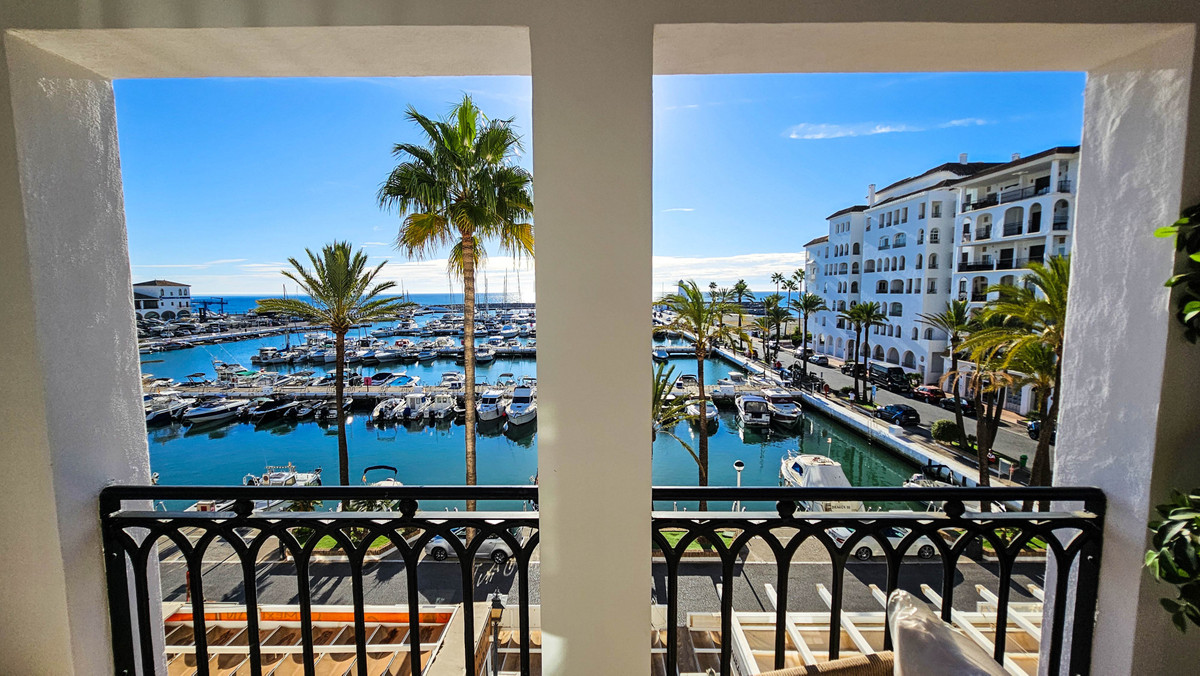 2 Bed Apartment for sale in La Duquesa Costa Del Sol, Málaga, Spain