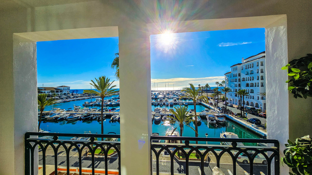 2 Bed Apartment for sale in La Duquesa Costa Del Sol, Málaga, Spain