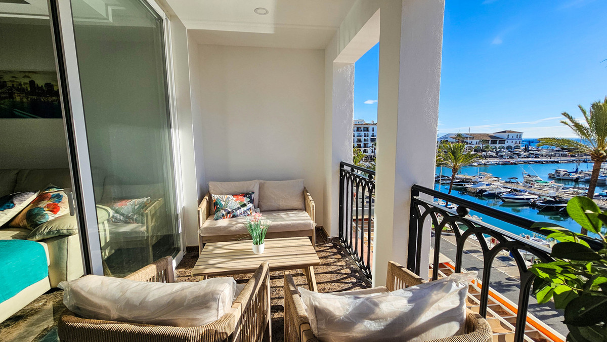 2 Bed Apartment for sale in La Duquesa Costa Del Sol, Málaga, Spain