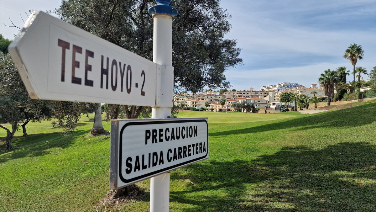 2 Bed Apartment for sale in La Duquesa Costa Del Sol, Málaga, Spain