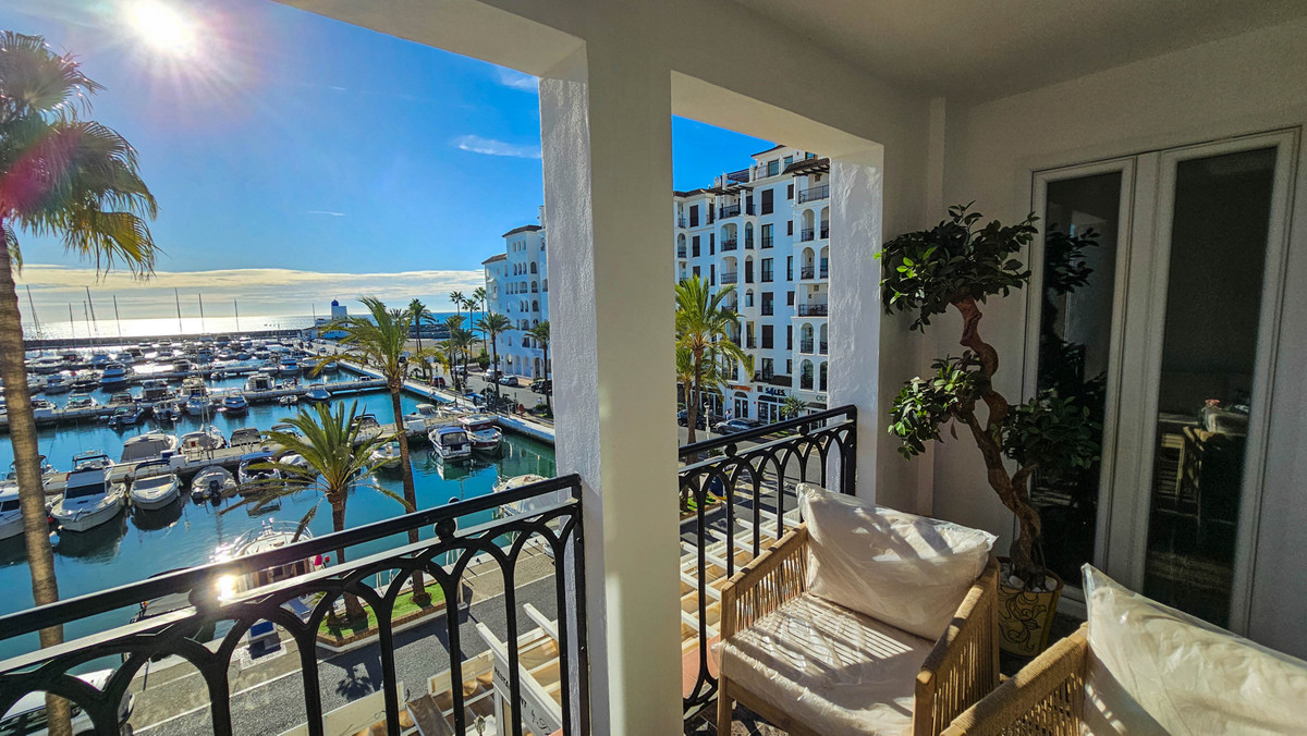2 Bed Apartment for sale in La Duquesa Costa Del Sol, Málaga, Spain