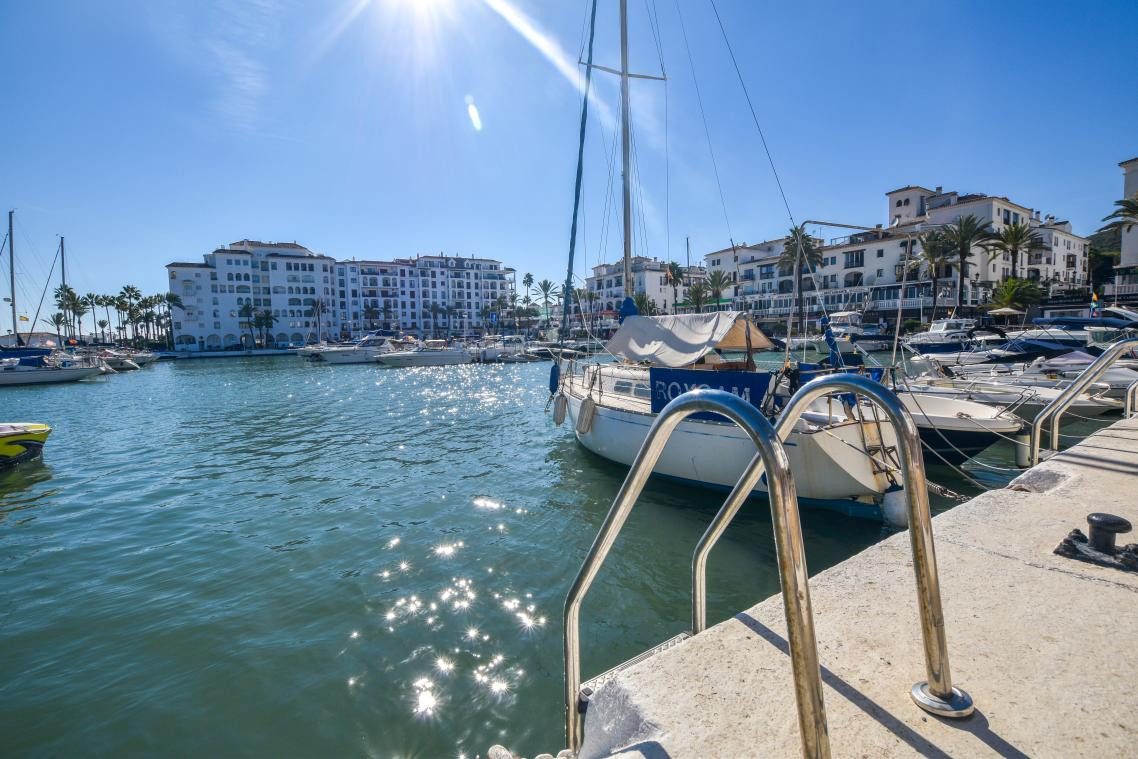 2 Bed Apartment for sale in La Duquesa Costa Del Sol, Málaga, Spain