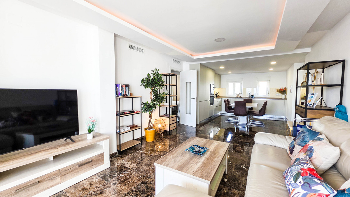 2 Bed Apartment for sale in La Duquesa Costa Del Sol, Málaga, Spain
