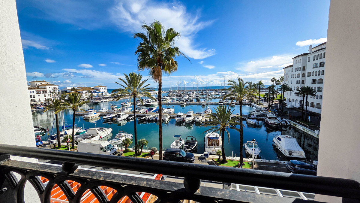 2 Bed Apartment for sale in La Duquesa Costa Del Sol, Málaga, Spain