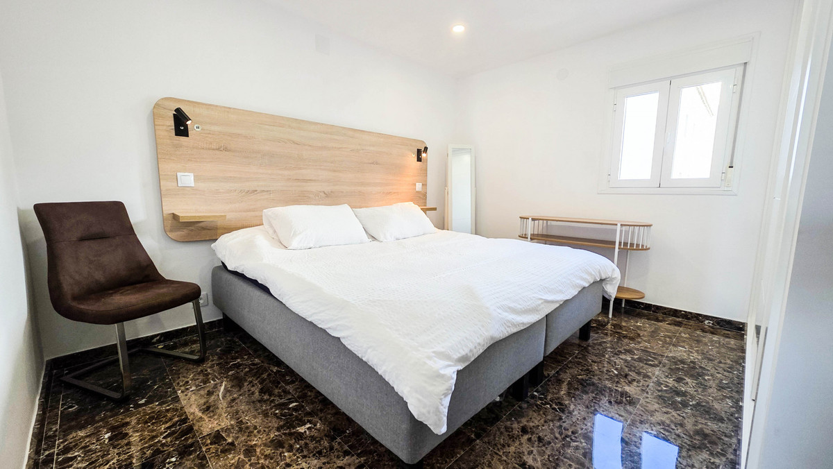 2 Bed Apartment for sale in La Duquesa Costa Del Sol, Málaga, Spain