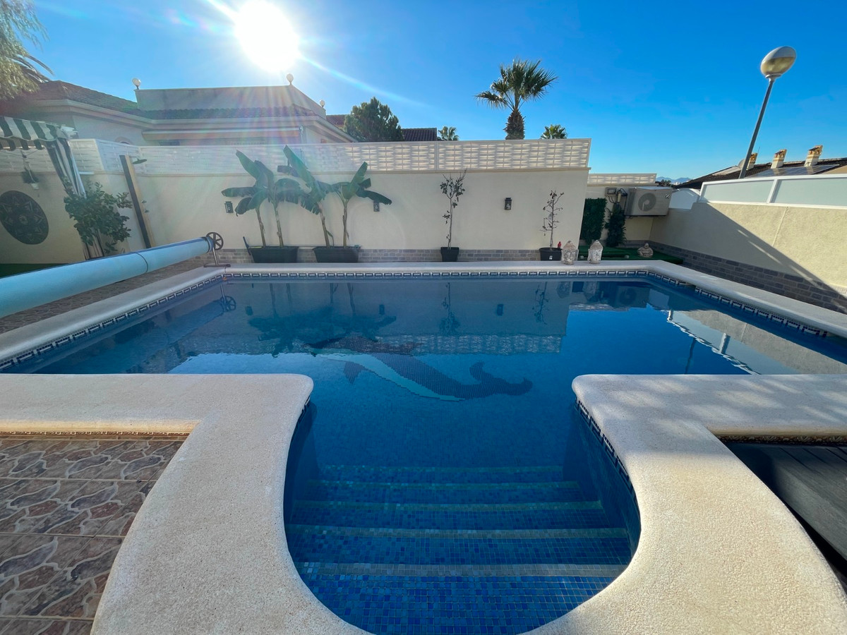 Se vende Villa - Chalet de 5 dormitorios en Costa Blanca, Alicante, España