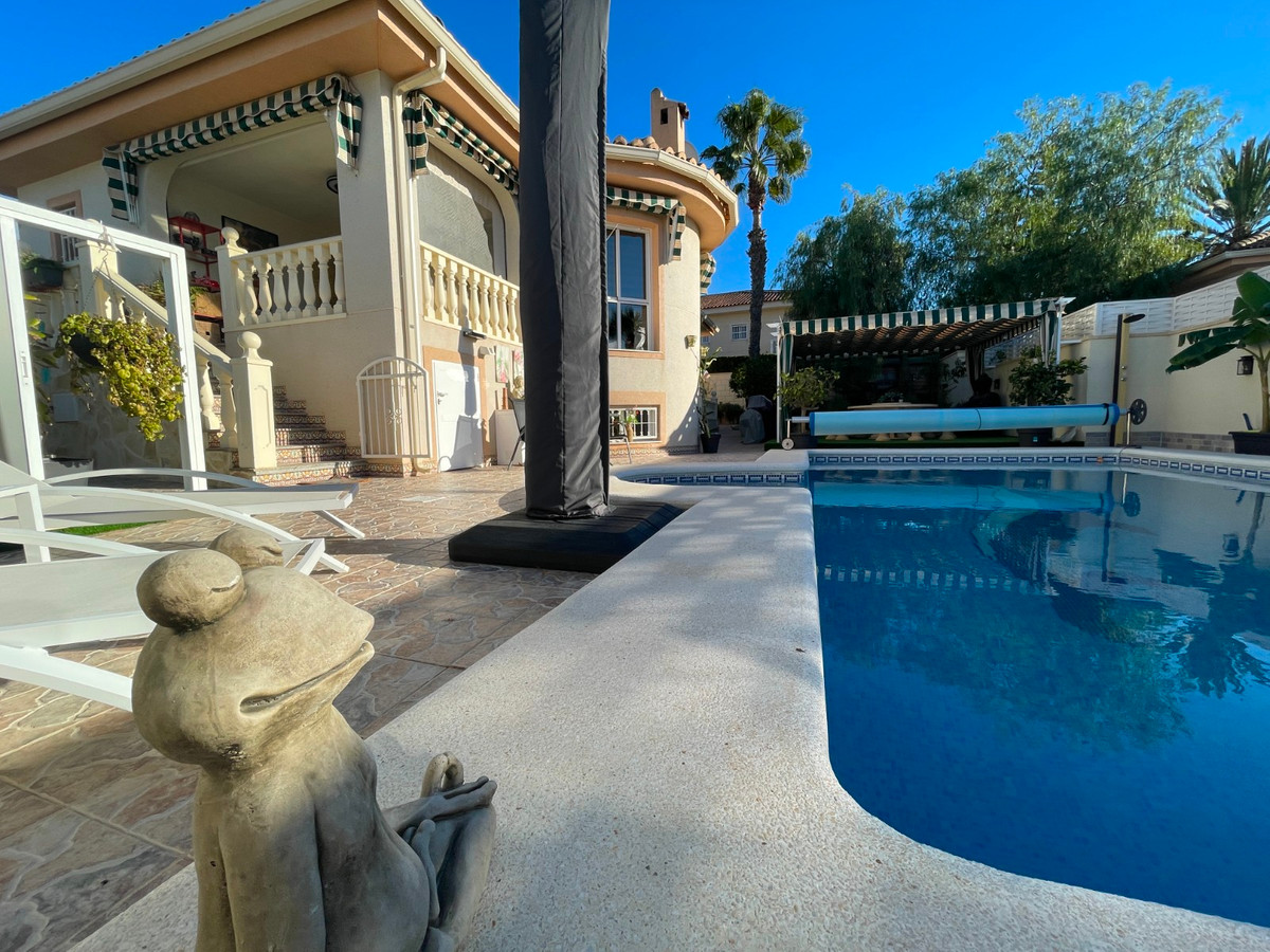 Se vende Villa - Chalet de 5 dormitorios en Costa Blanca, Alicante, España