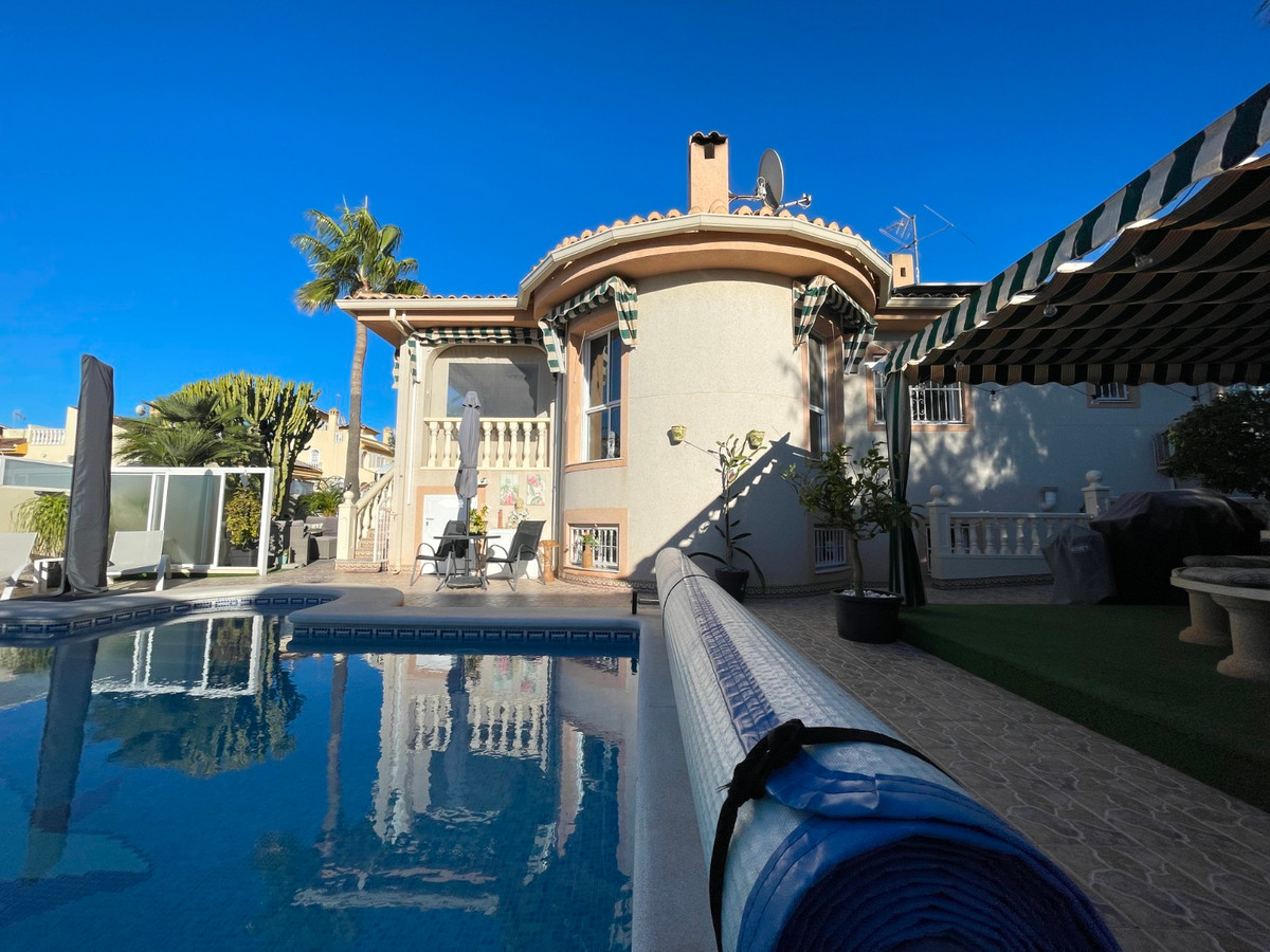 Se vende Villa - Chalet de 5 dormitorios en Costa Blanca, Alicante, España