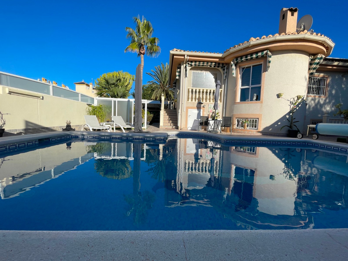 Se vende Villa - Chalet de 5 dormitorios en Costa Blanca, Alicante, España