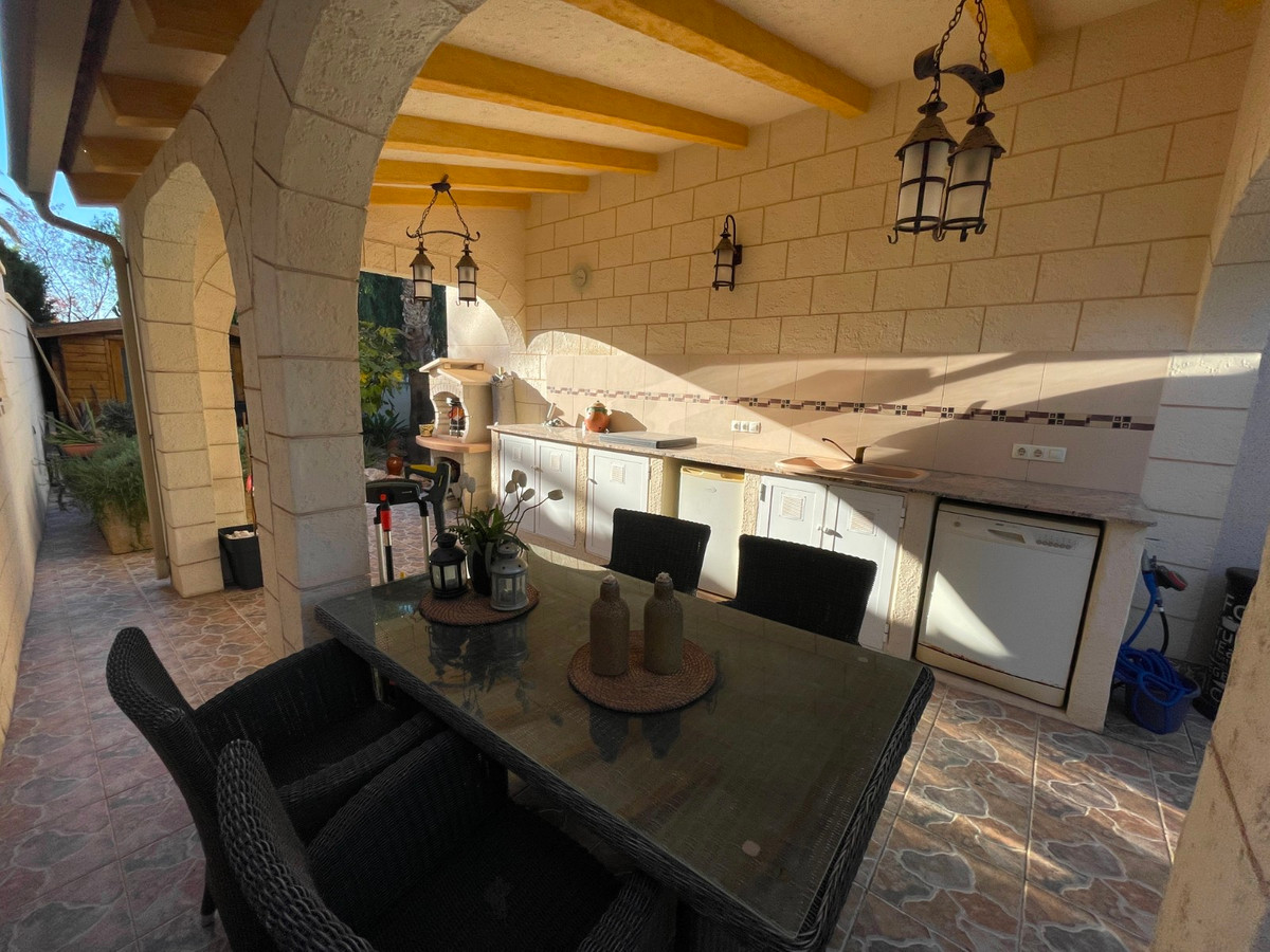 Se vende Villa - Chalet de 5 dormitorios en Costa Blanca, Alicante, España