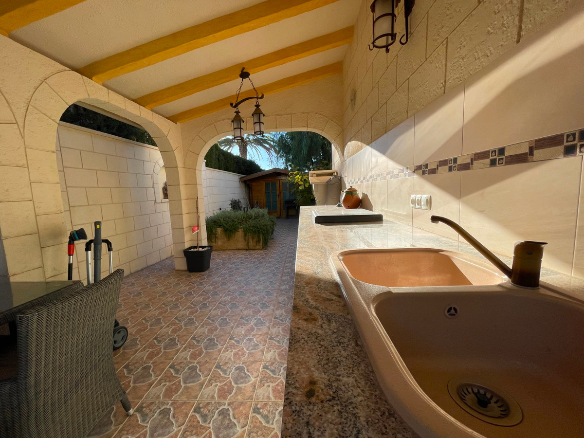 Se vende Villa - Chalet de 5 dormitorios en Costa Blanca, Alicante, España