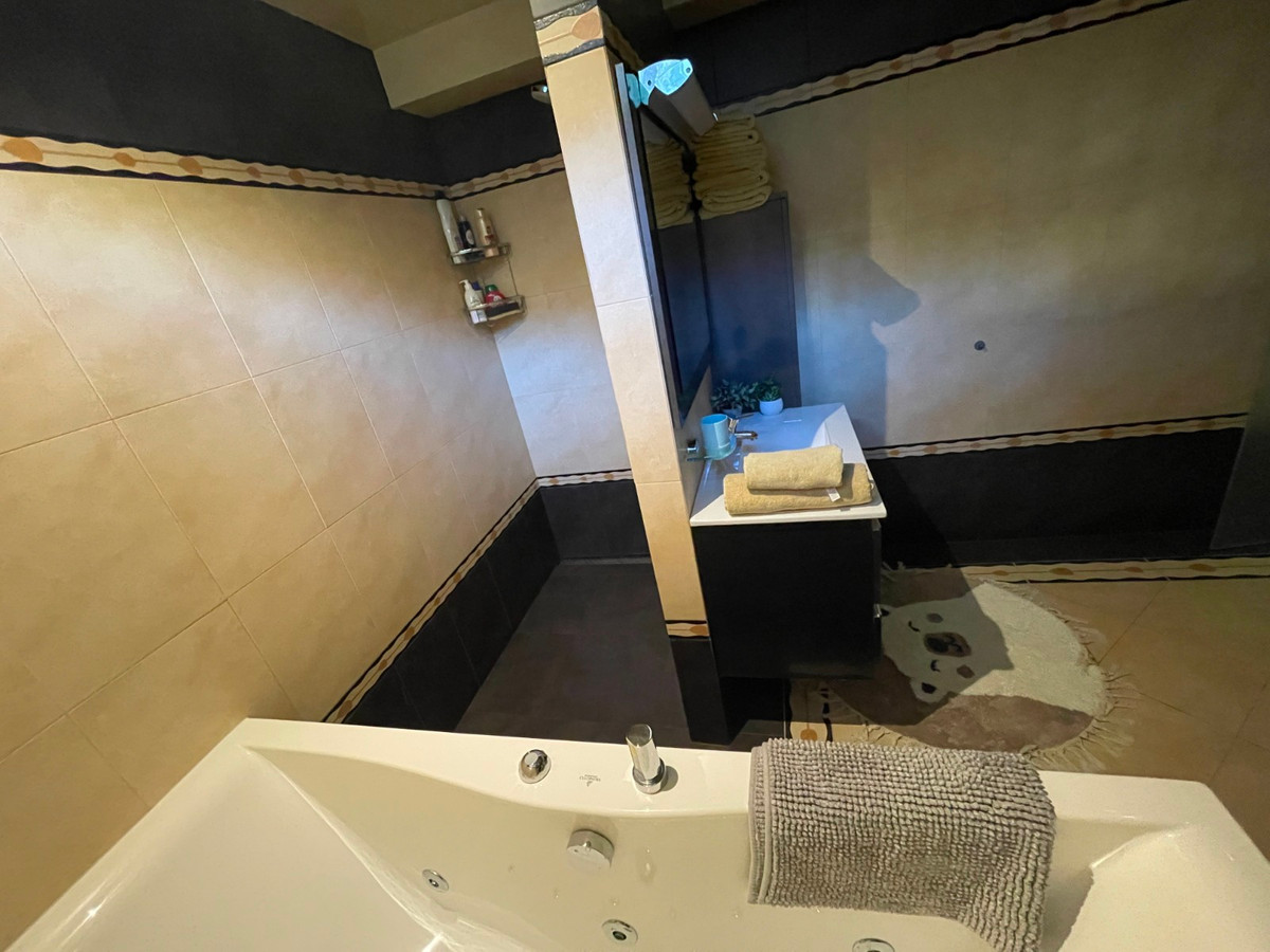 Se vende Villa - Chalet de 5 dormitorios en Costa Blanca, Alicante, España