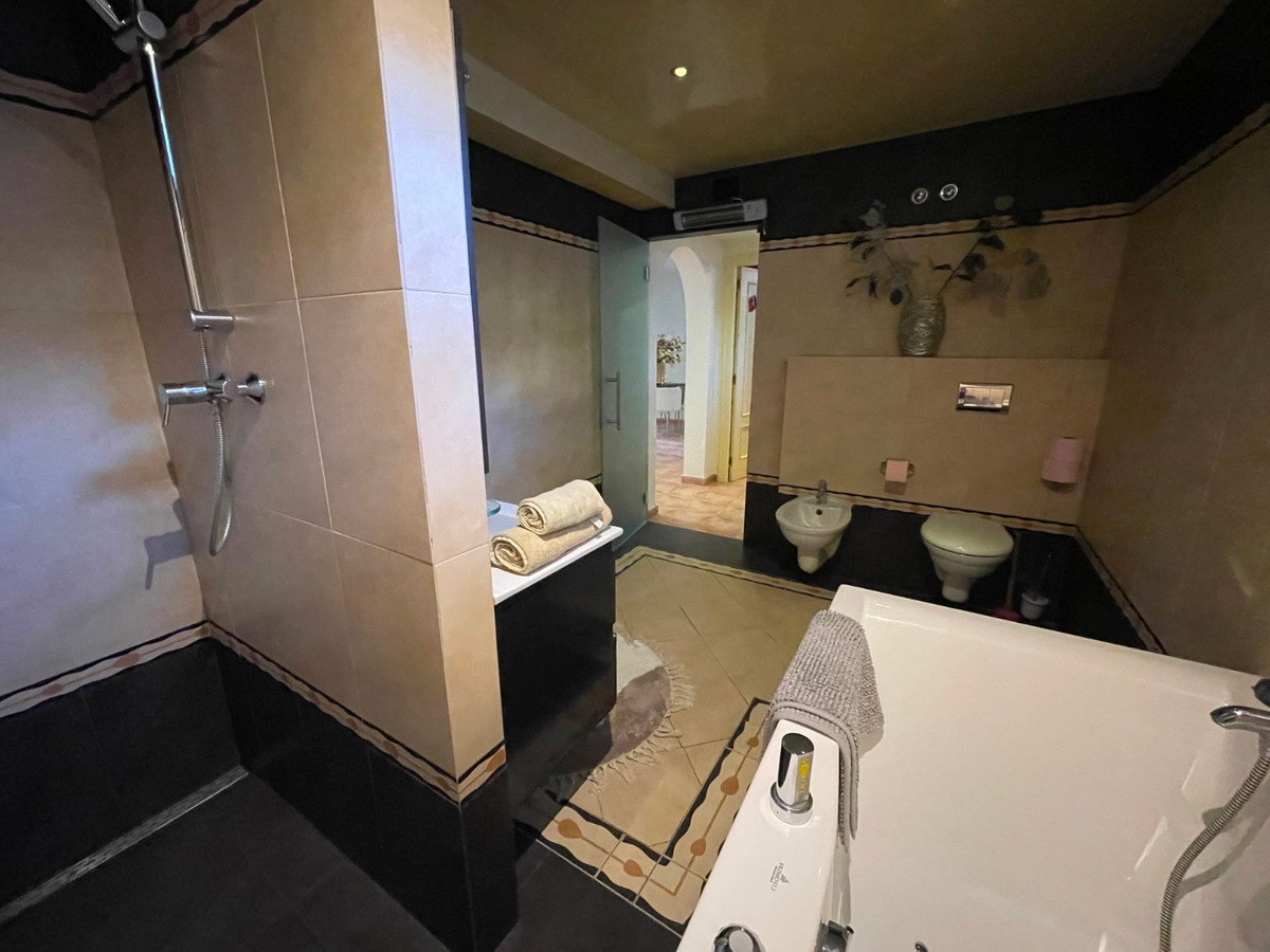 Se vende Villa - Chalet de 5 dormitorios en Costa Blanca, Alicante, España