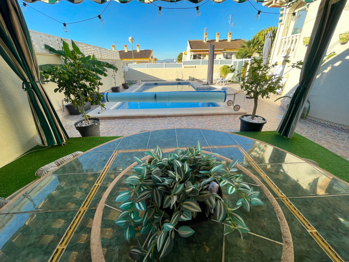 Se vende Villa - Chalet de 5 dormitorios en Costa Blanca, Alicante, España