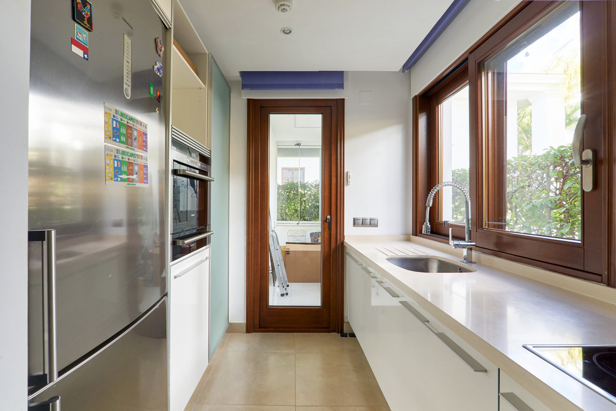 1 Bed Apartment for sale in Estepona Costa Del Sol, Málaga, Spain