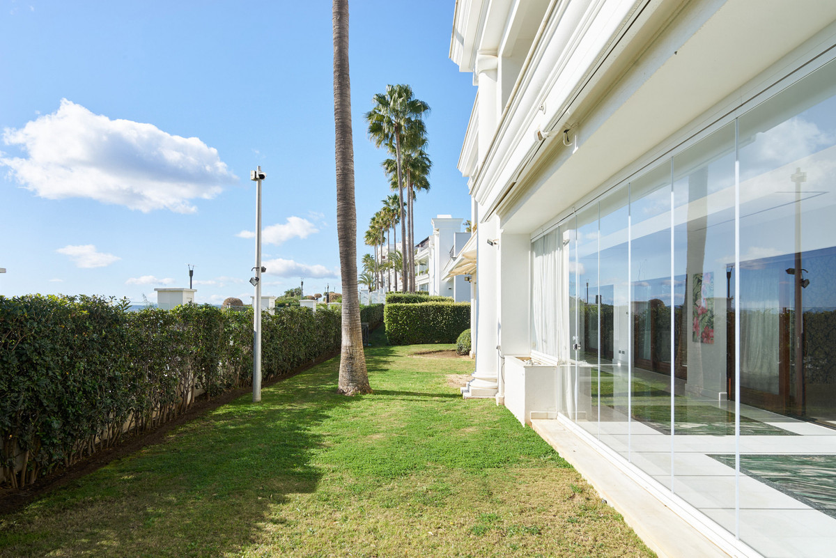 1 Bed Apartment for sale in Estepona Costa Del Sol, Málaga, Spain