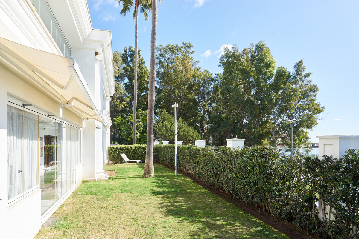 1 Bed Apartment for sale in Estepona Costa Del Sol, Málaga, Spain