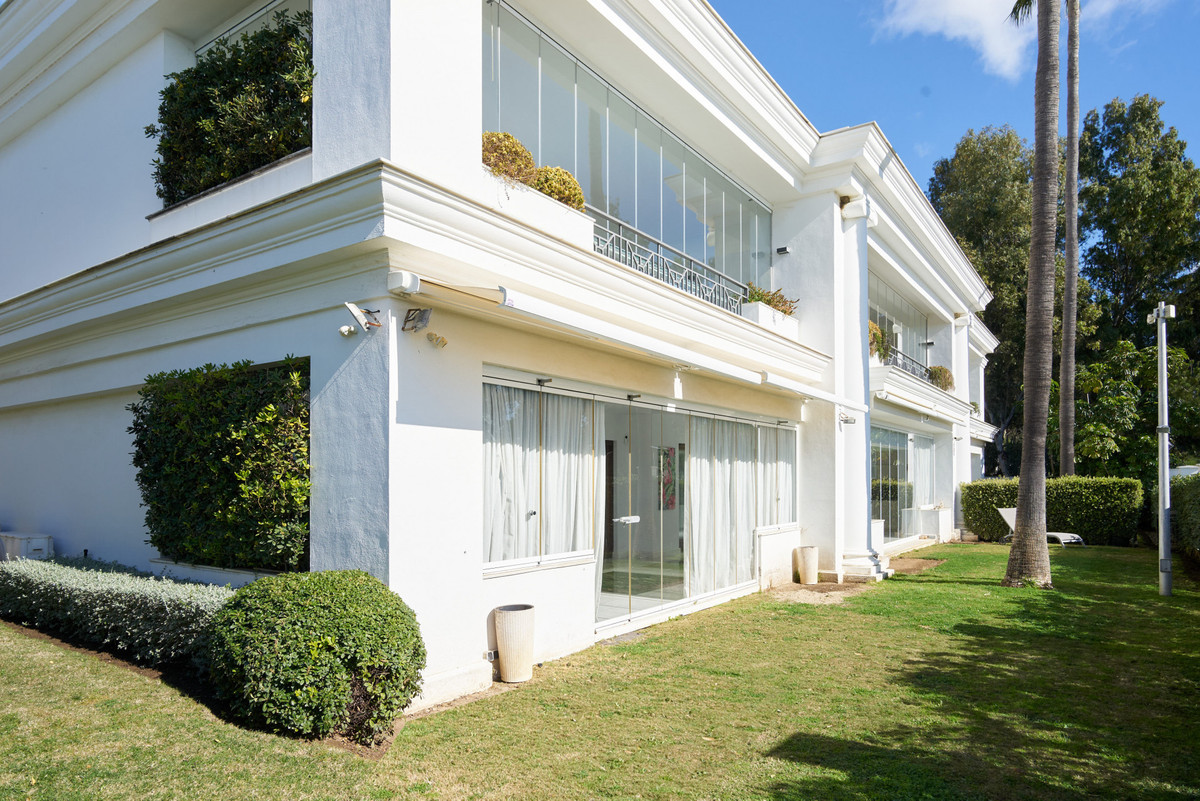 1 Bed Apartment for sale in Estepona Costa Del Sol, Málaga, Spain