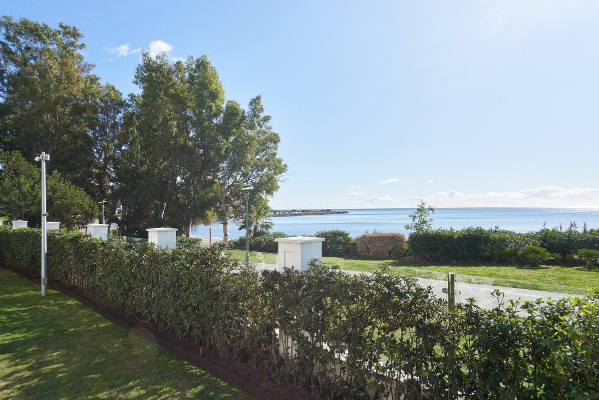 1 Bed Apartment for sale in Estepona Costa Del Sol, Málaga, Spain