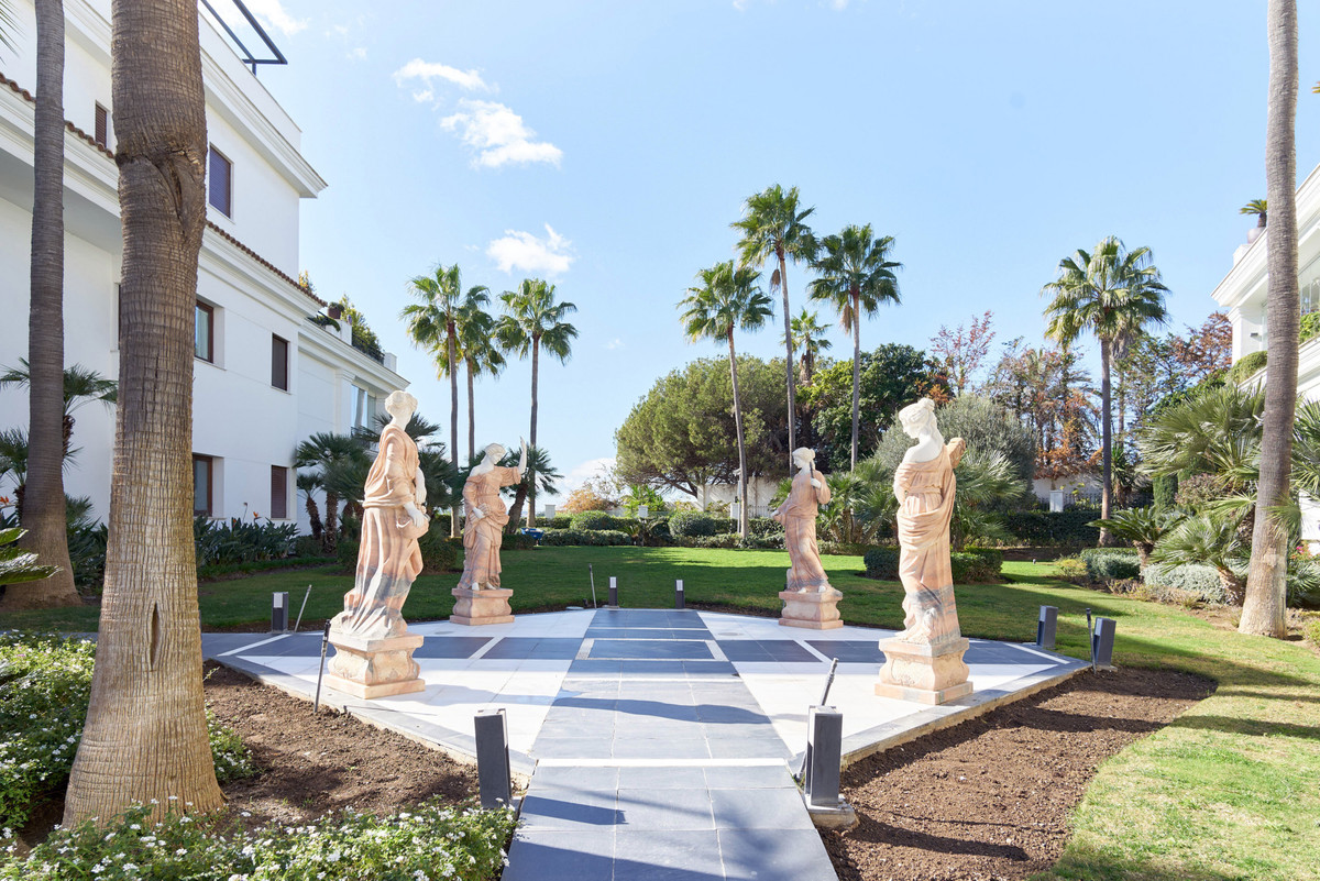1 Bed Apartment for sale in Estepona Costa Del Sol, Málaga, Spain