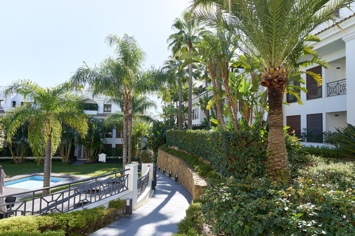 1 Bed Apartment for sale in Estepona Costa Del Sol, Málaga, Spain