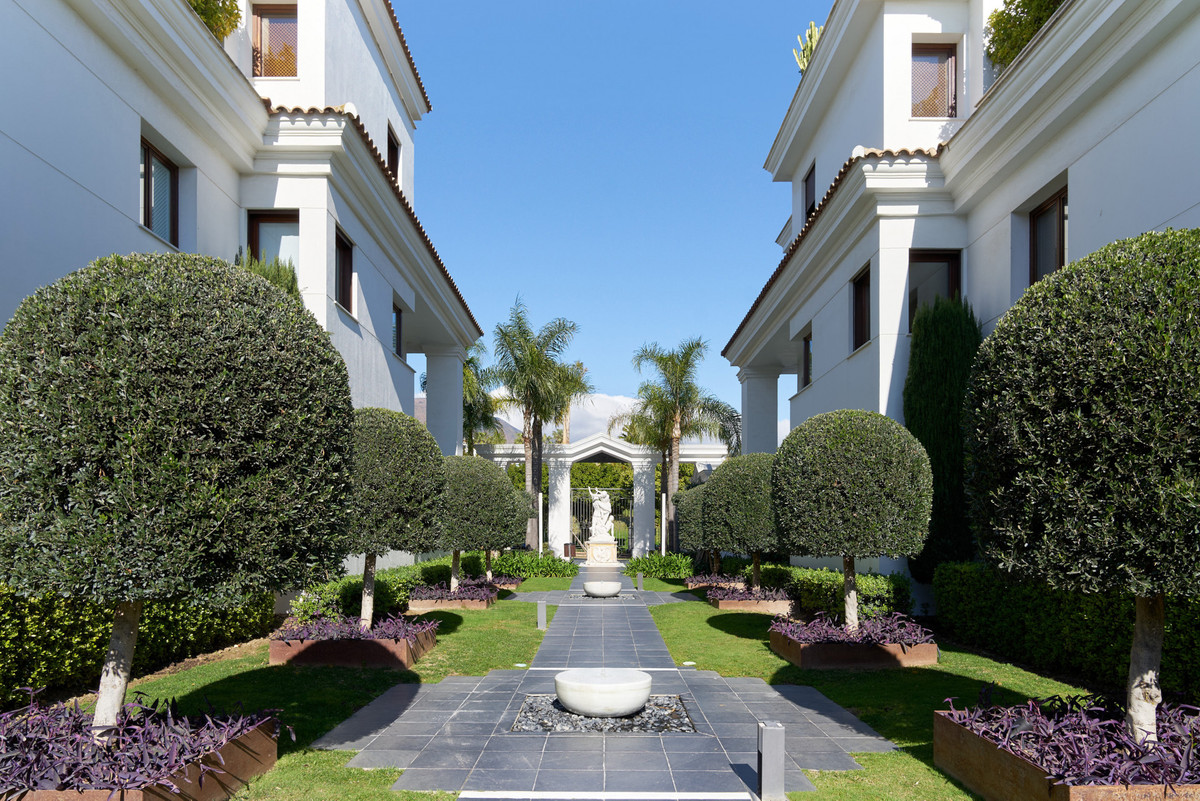 1 Bed Apartment for sale in Estepona Costa Del Sol, Málaga, Spain