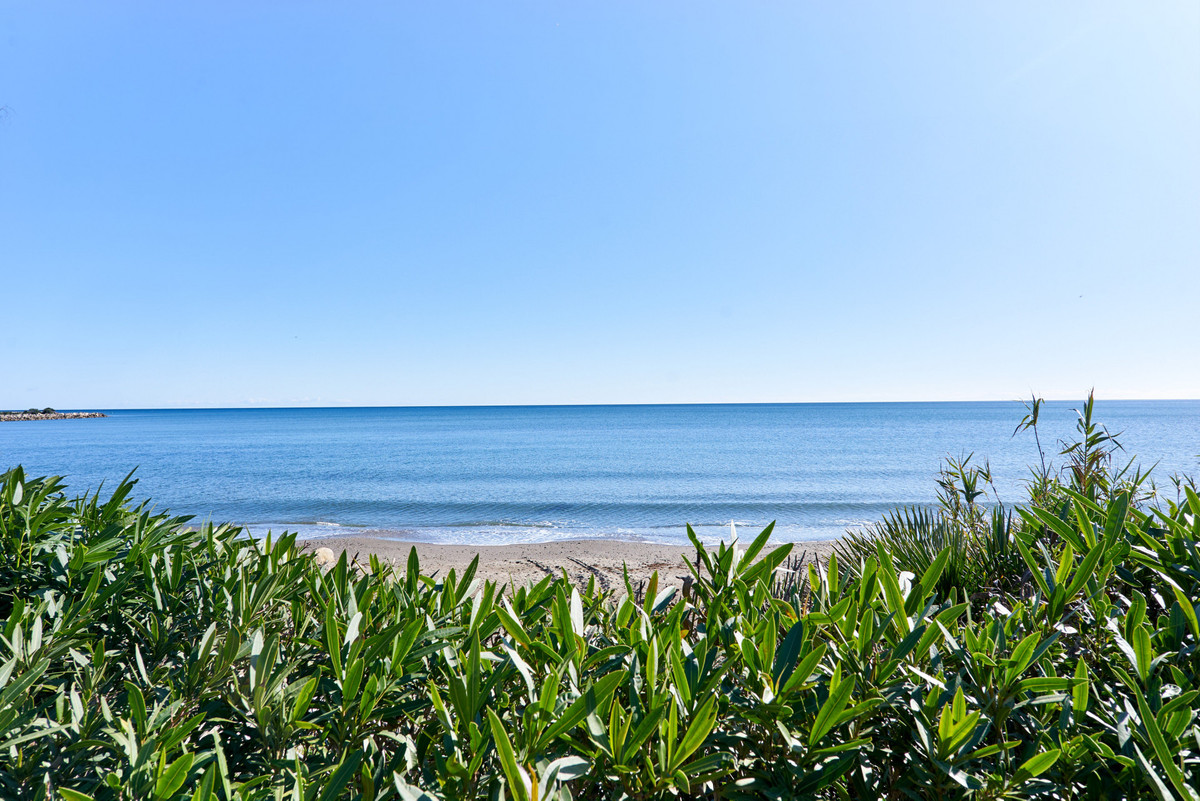 1 Bed Apartment for sale in Estepona Costa Del Sol, Málaga, Spain