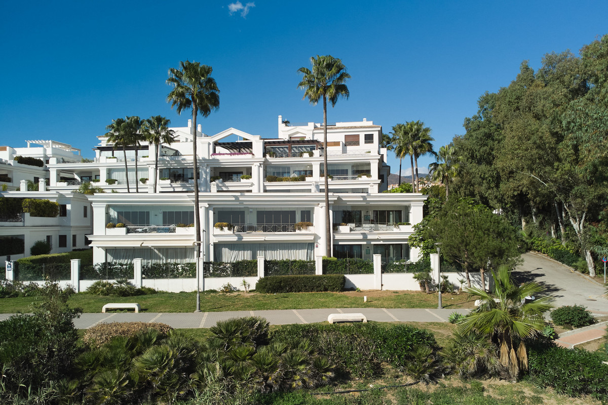 1 Bed Apartment for sale in Estepona Costa Del Sol, Málaga, Spain