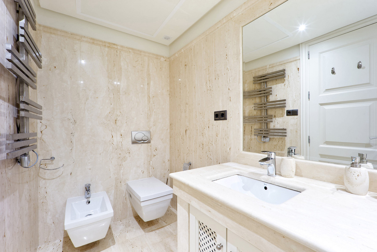 1 Bed Apartment for sale in Estepona Costa Del Sol, Málaga, Spain