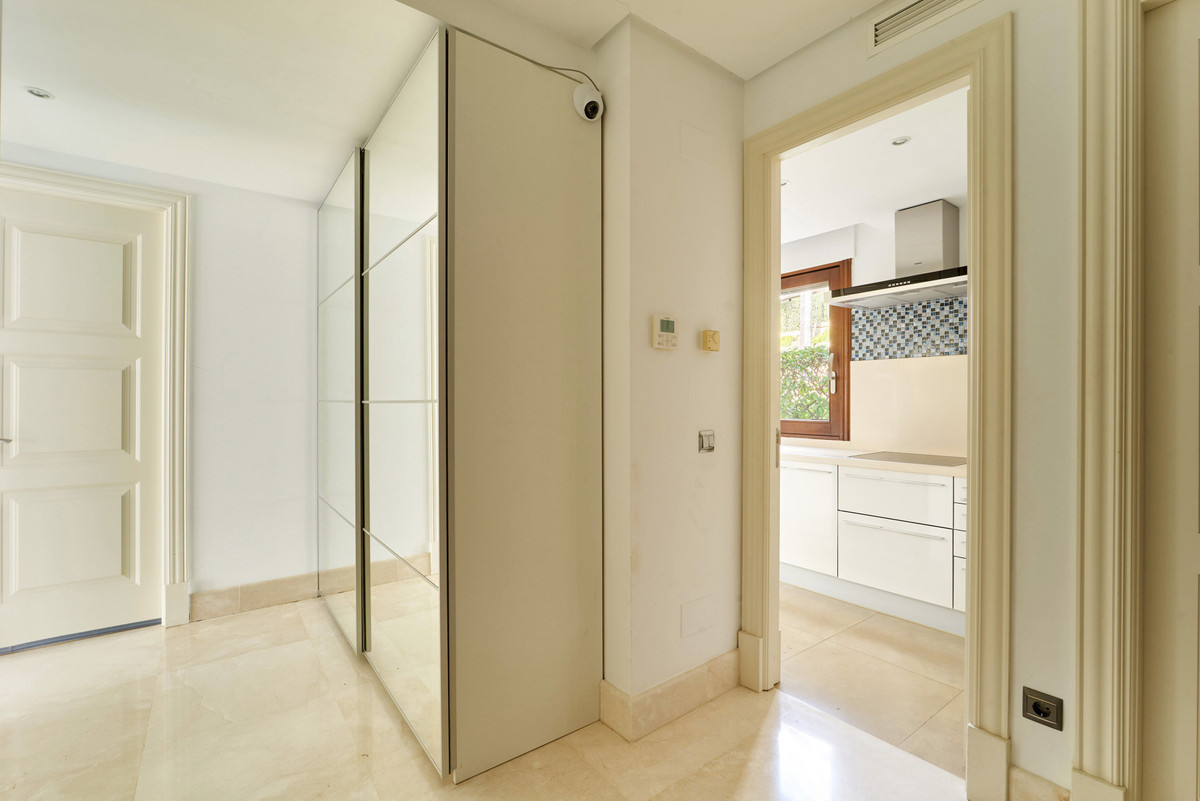 1 Bed Apartment for sale in Estepona Costa Del Sol, Málaga, Spain