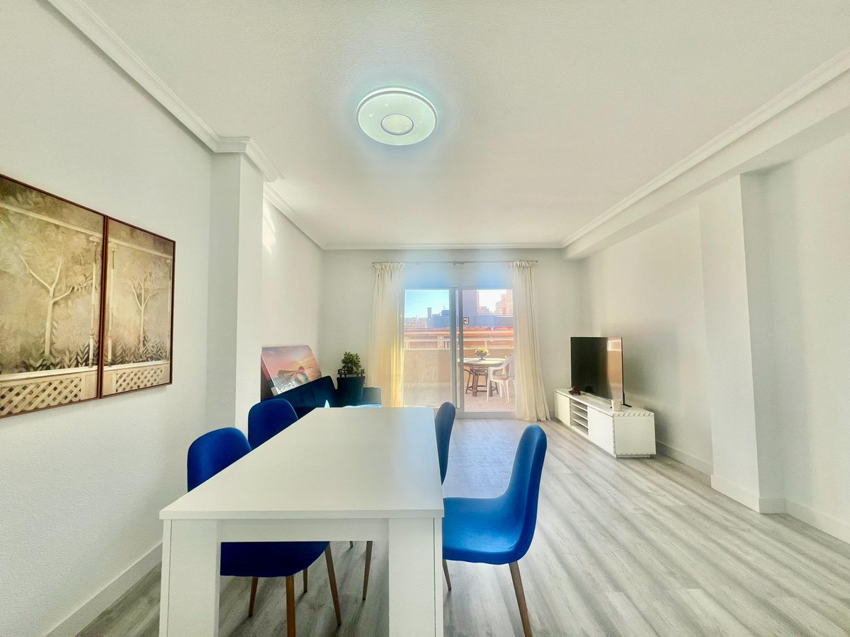 Se vende Apartamento Planta Media de 2 dormitorios en Costa Blanca, Alicante, España