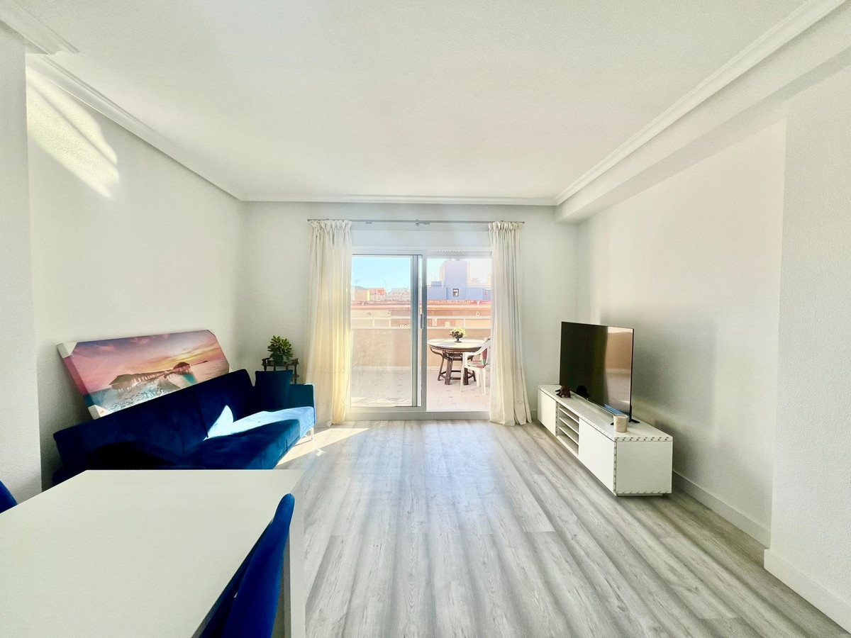 Se vende Apartamento Planta Media de 2 dormitorios en Costa Blanca, Alicante, España