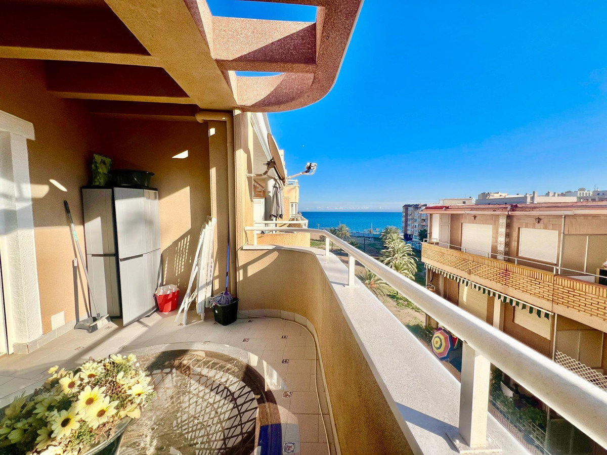 Se vende Apartamento Planta Media de 2 dormitorios en Costa Blanca, Alicante, España