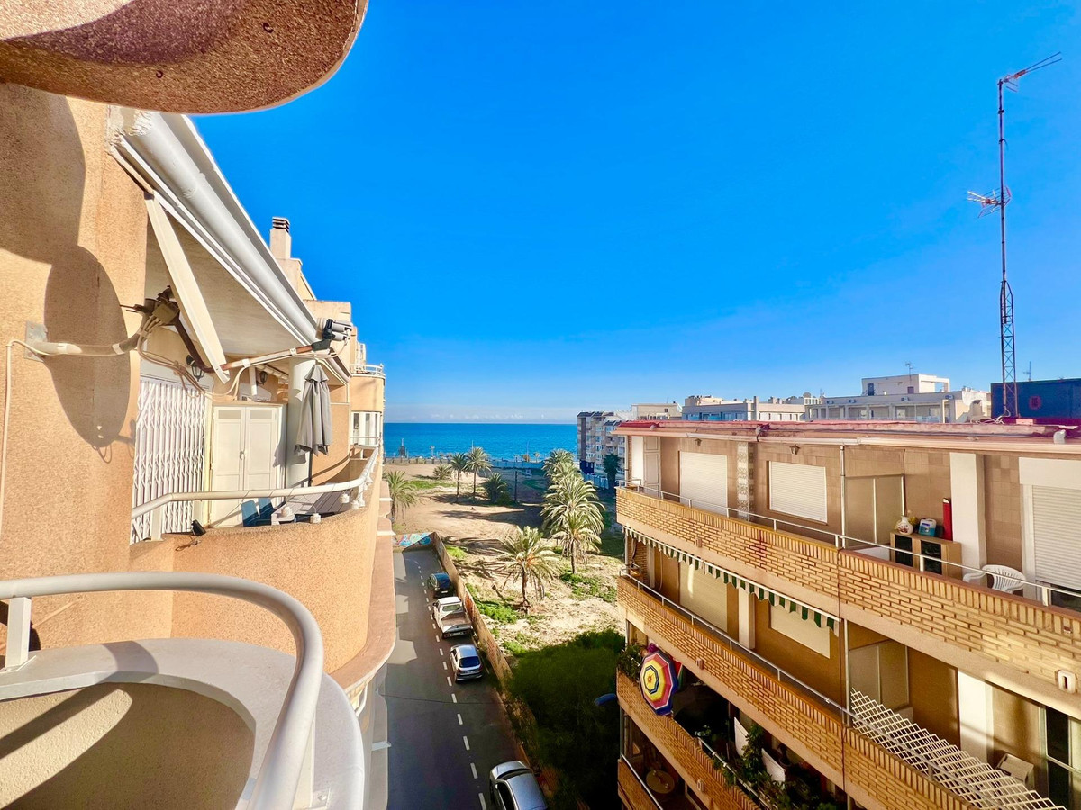 Se vende Apartamento Planta Media de 2 dormitorios en Costa Blanca, Alicante, España