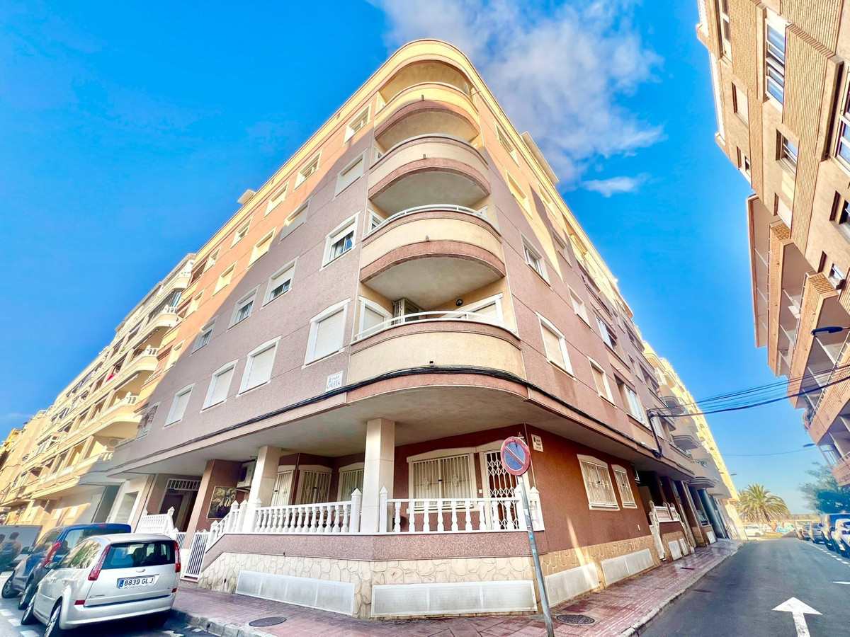 Se vende Apartamento Planta Media de 2 dormitorios en Costa Blanca, Alicante, España