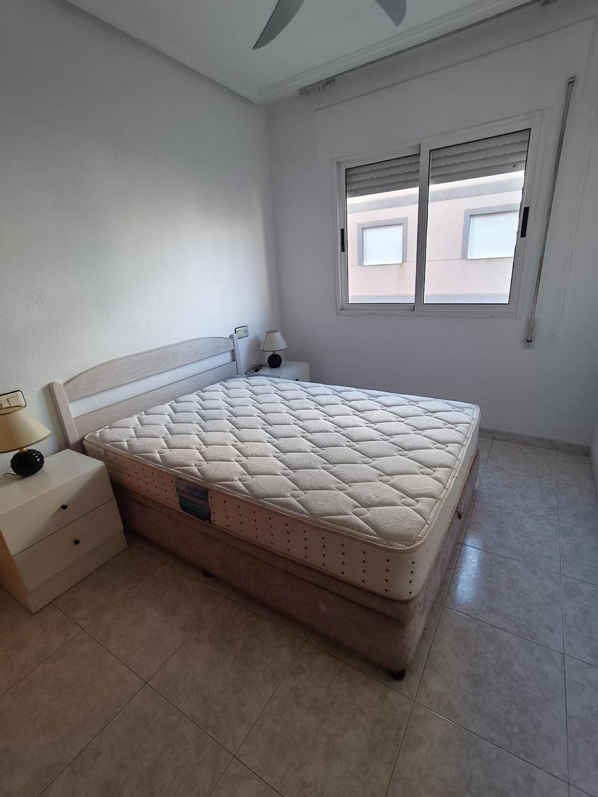 Se vende Apartamento Planta Media de 2 dormitorios en Costa Blanca, Alicante, España