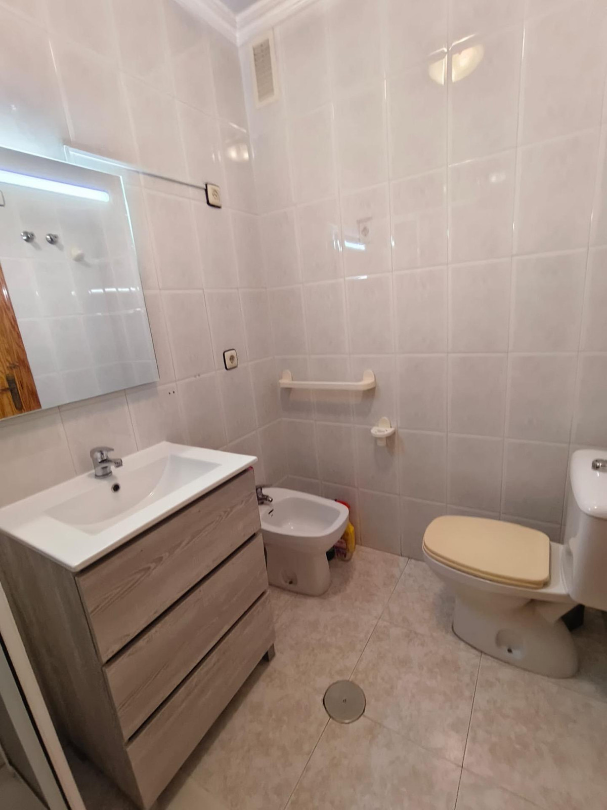 Se vende Apartamento Planta Media de 2 dormitorios en Costa Blanca, Alicante, España