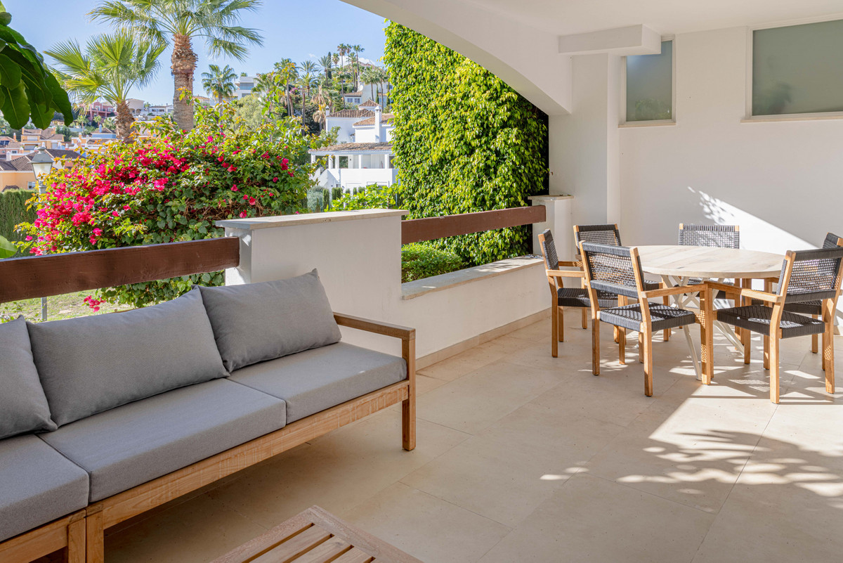 2 Bed Apartment for sale in Nueva Andalucía Costa Del Sol, Málaga, Spain