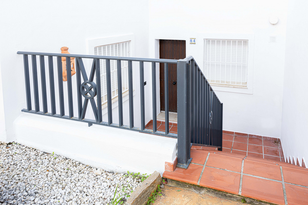 2 Bed Apartment for sale in Nueva Andalucía Costa Del Sol, Málaga, Spain
