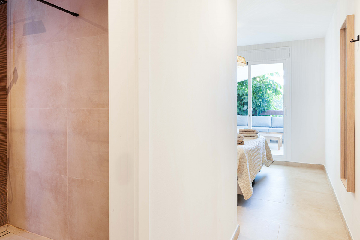 2 Bed Apartment for sale in Nueva Andalucía Costa Del Sol, Málaga, Spain