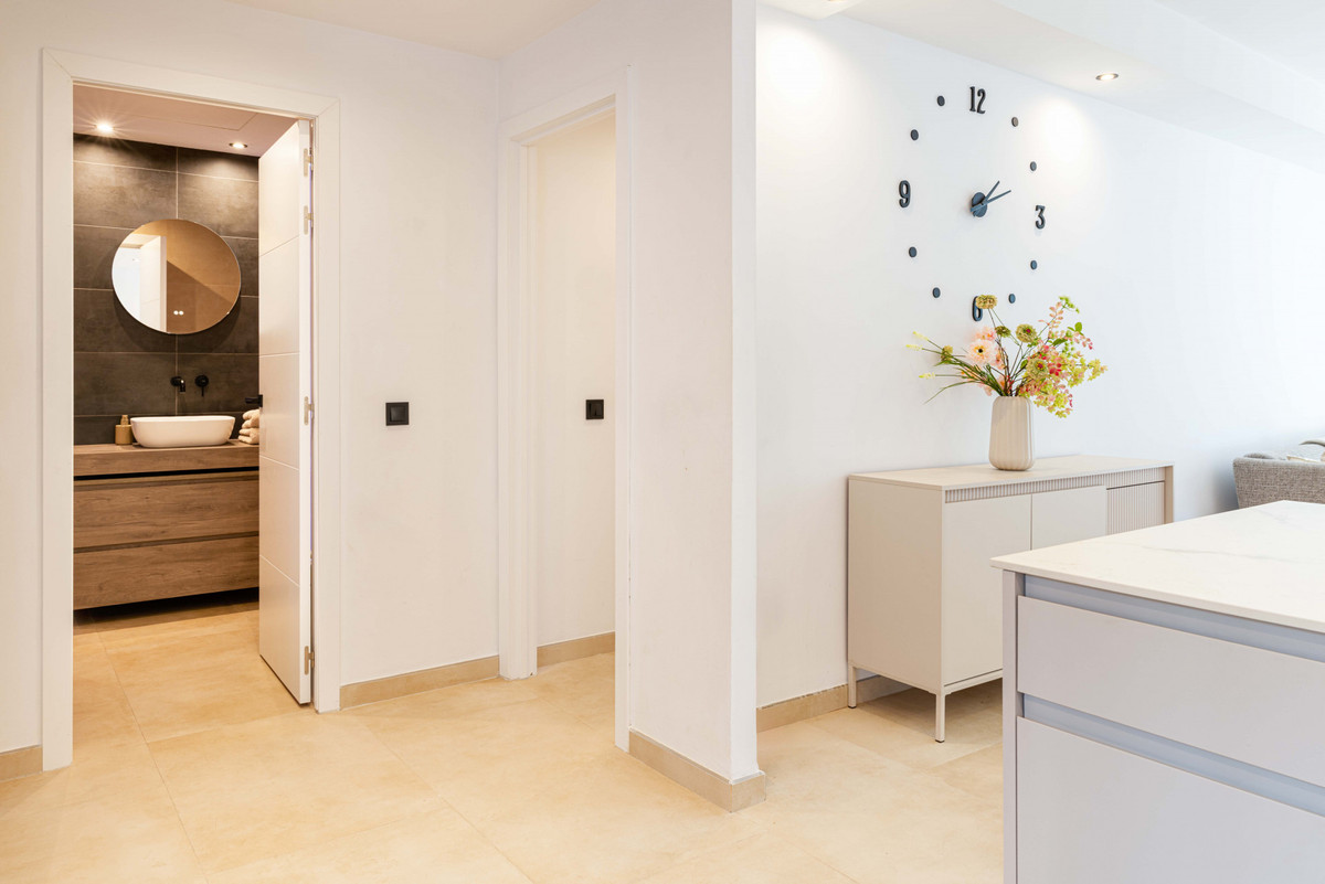 2 Bed Apartment for sale in Nueva Andalucía Costa Del Sol, Málaga, Spain