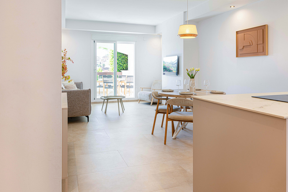 2 Bed Apartment for sale in Nueva Andalucía Costa Del Sol, Málaga, Spain