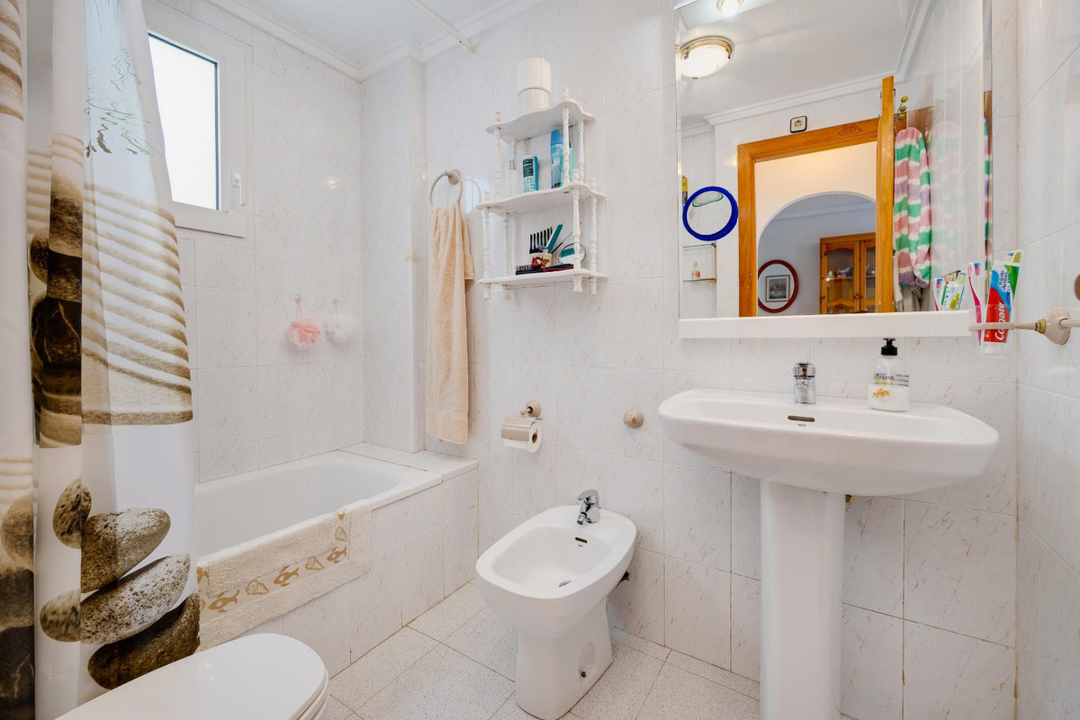 Se vende Apartamento Planta Baja de 2 dormitorios en Costa Blanca, Alicante, España