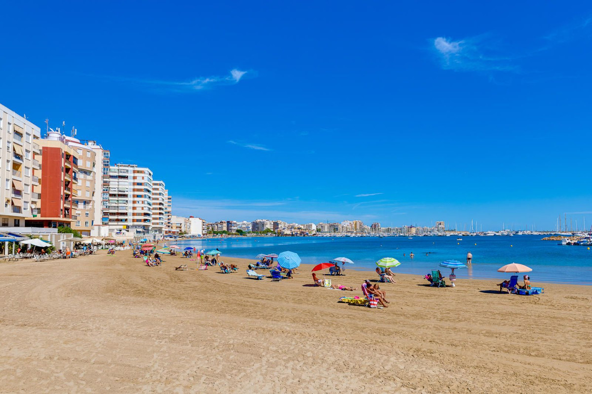 Se vende Apartamento Planta Baja de 2 dormitorios en Costa Blanca, Alicante, España