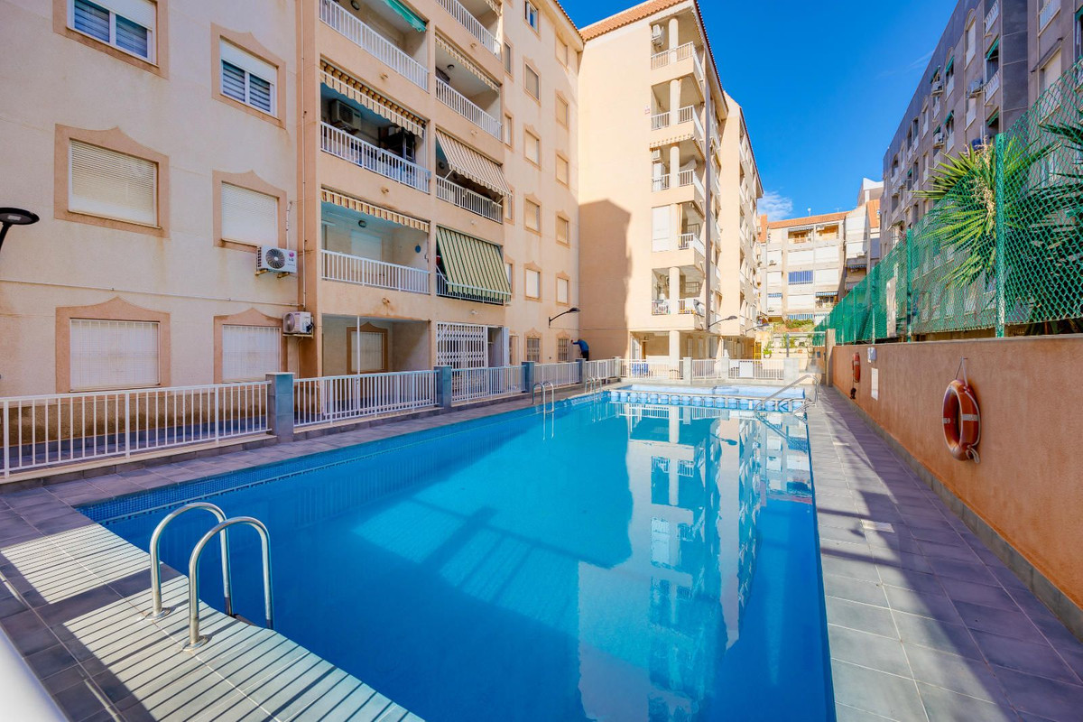 Se vende Apartamento Planta Baja de 2 dormitorios en Costa Blanca, Alicante, España