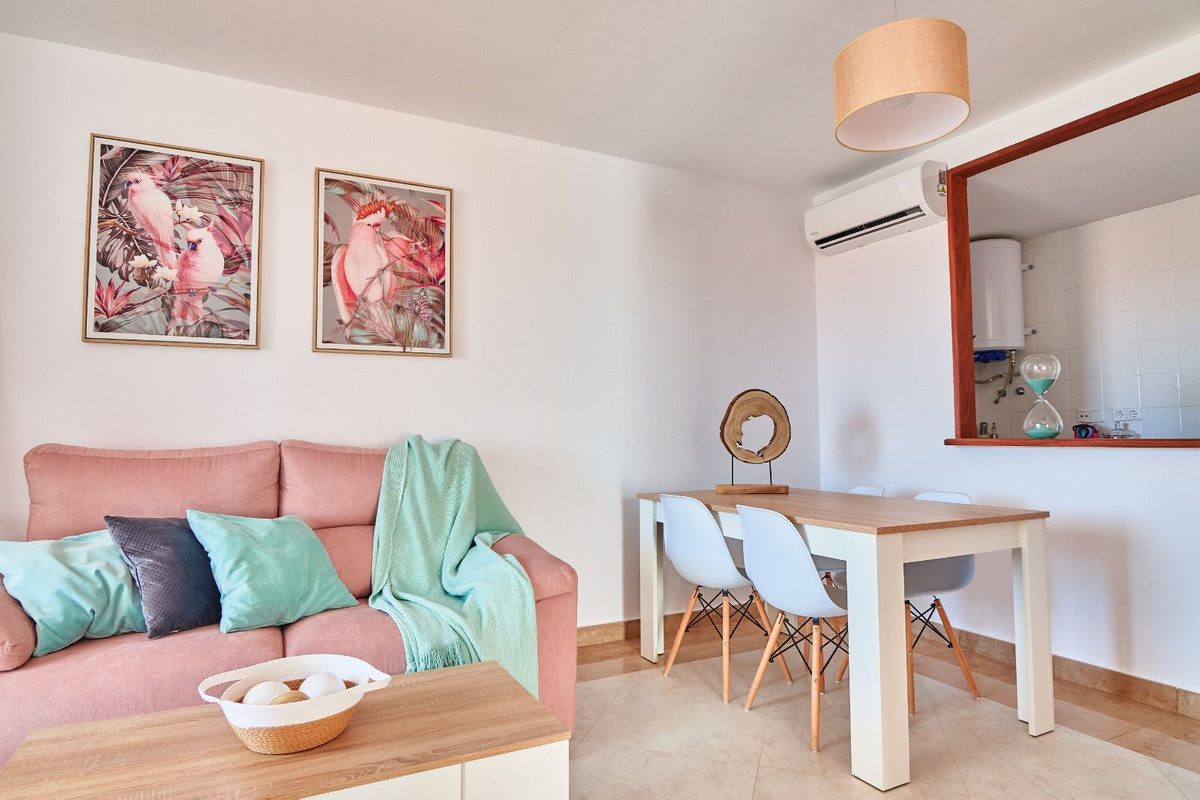Se vende Apartamento Planta Media de 2 dormitorios en Costa Del Sol, Málaga, España