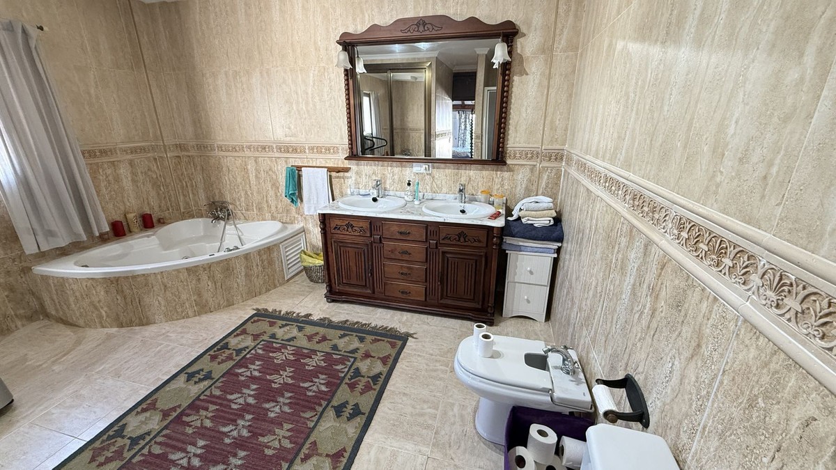 Se vende Villa - Chalet de 4 dormitorios en Costa Del Sol, Málaga, España