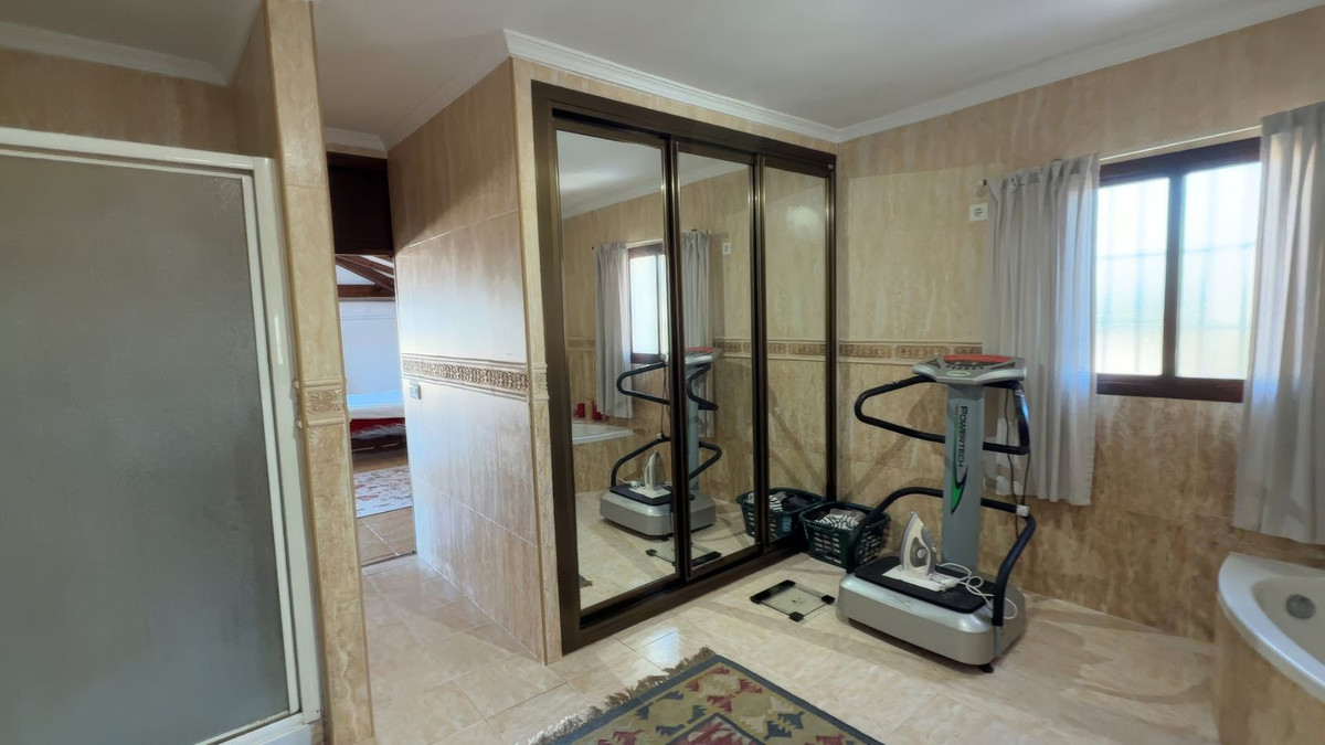 Se vende Villa - Chalet de 4 dormitorios en Costa Del Sol, Málaga, España