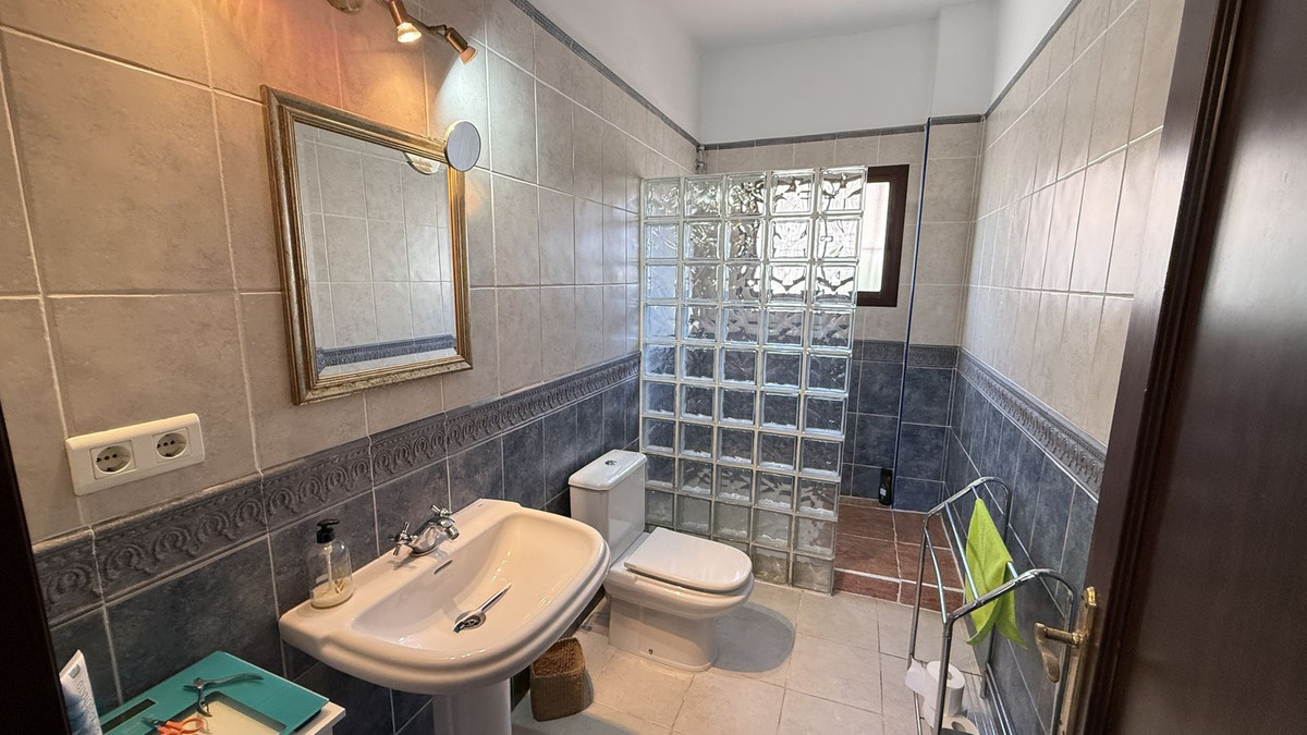Se vende Villa - Chalet de 4 dormitorios en Costa Del Sol, Málaga, España
