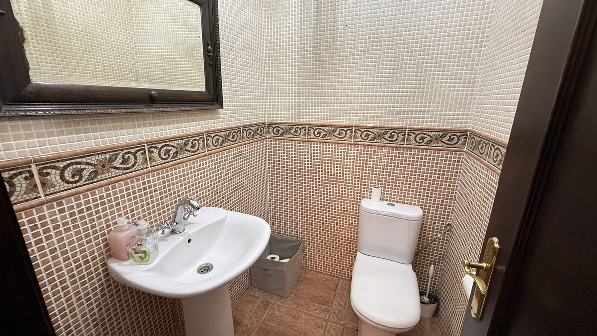Se vende Villa - Chalet de 4 dormitorios en Costa Del Sol, Málaga, España